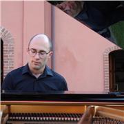 Giovane pianista offre lezioni di pianoforte e teoria della musica per bambini e adulti